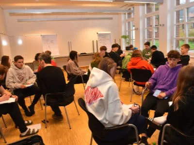 Beim Ein-Tages-Workshop zur Berufsfindung konnten die jungen Freiwilligen ihre Erfahrungen und Gedanken in kleinen Gruppen diskutieren. Foto: Kreissportbund Minden-Lübbecke / Anja Schubert